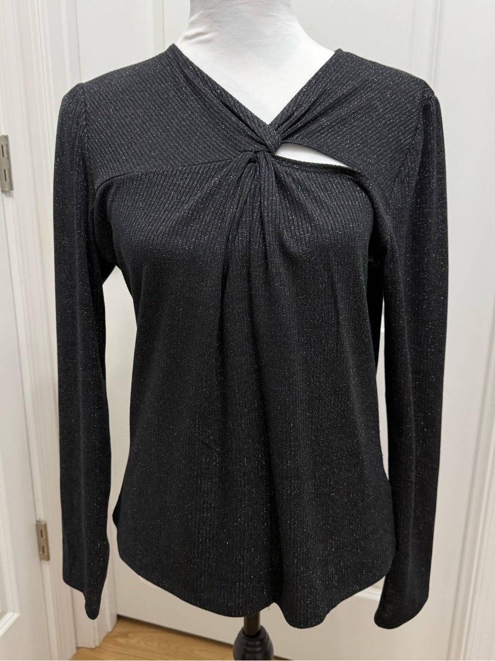 Eclair Sparkling Top with Neck Accent